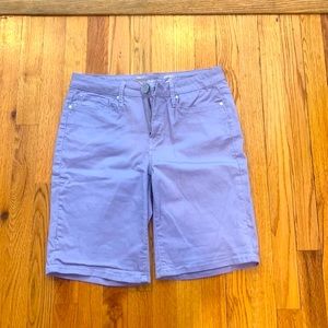7 jeans size 8 women’s shorts. Lavender, lilac or periwinkle. Stretchy $ comfy
